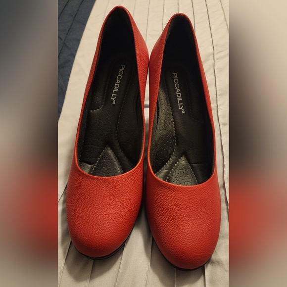 Piccadilly Platform Red Pump heels size 10 - Picture 11 of 11
